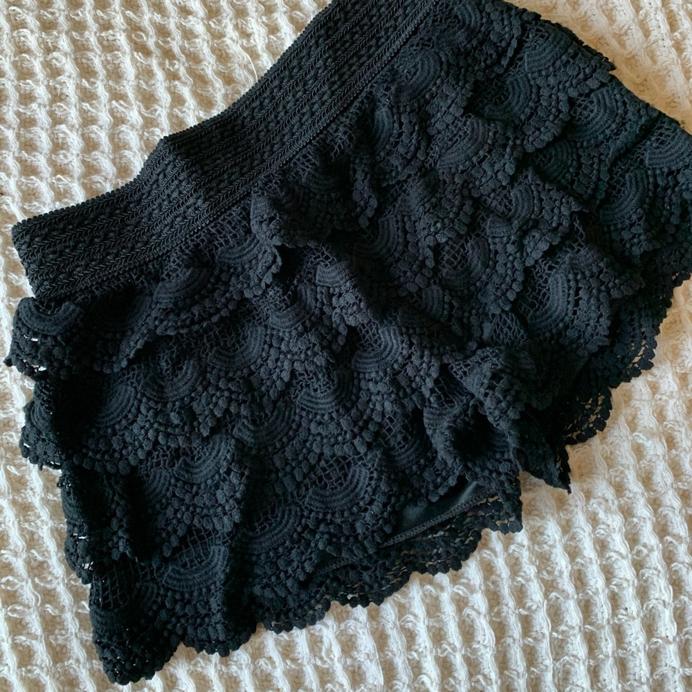 Super cute black ruffle shorts